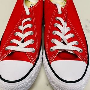 8.5 Converse RED, never been worn